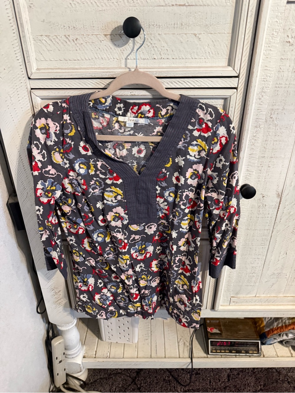 Boden Gray Floral V‑Neck Knit Tunic